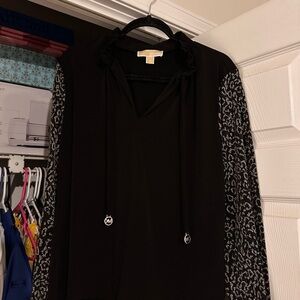 MICHAEL Michael Kors Black Blouse with Patterned Gray Sleeves